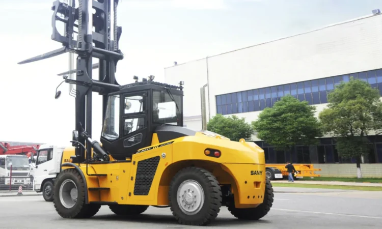 Forklift Sany SCP300G - Heavy-Equipment