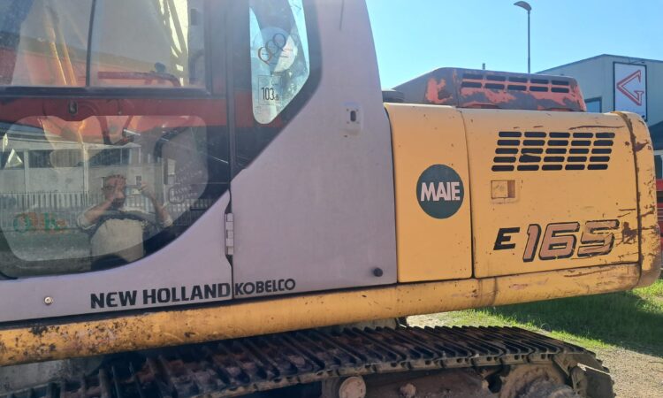 New Holland E165