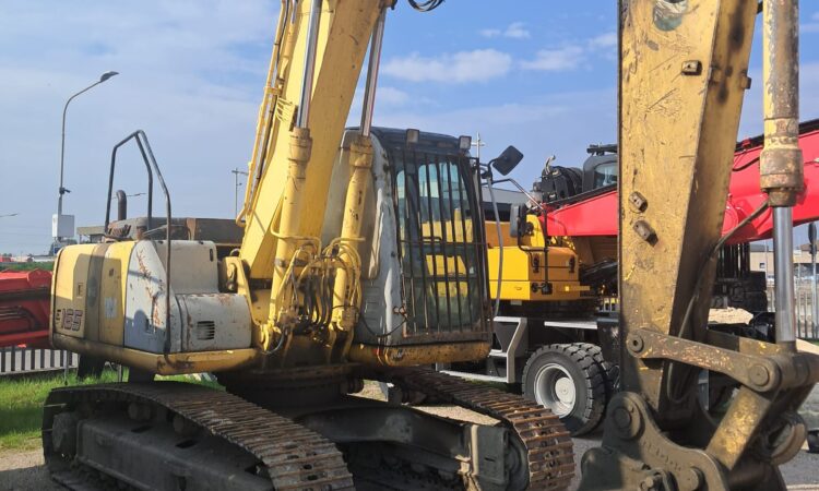 New Holland E165
