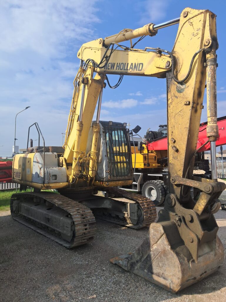 New Holland E165